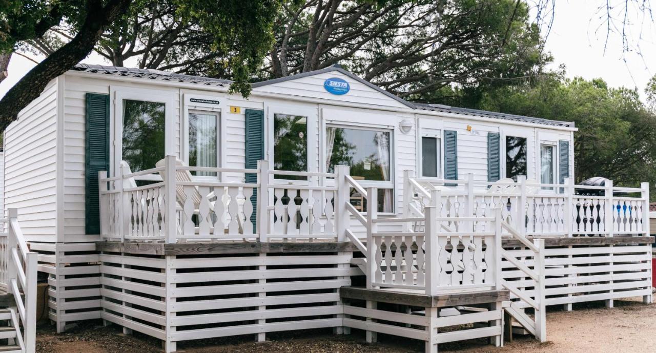 ל'אסטרטיט Castell Montgri - Mobile Homes By Lifestyle Holidays מראה חיצוני תמונה